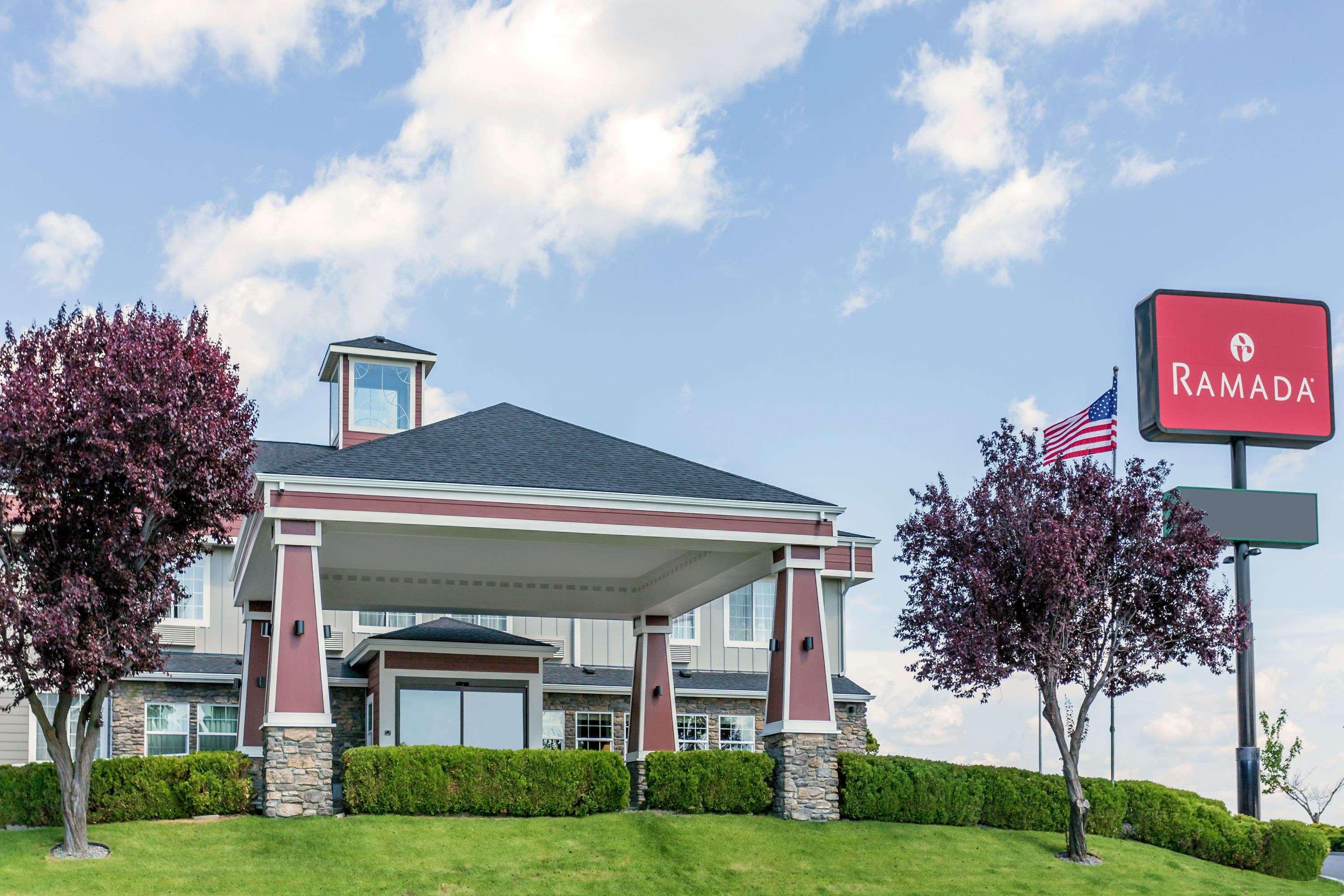 Ramada By Wyndham Moses Lake Esterno foto