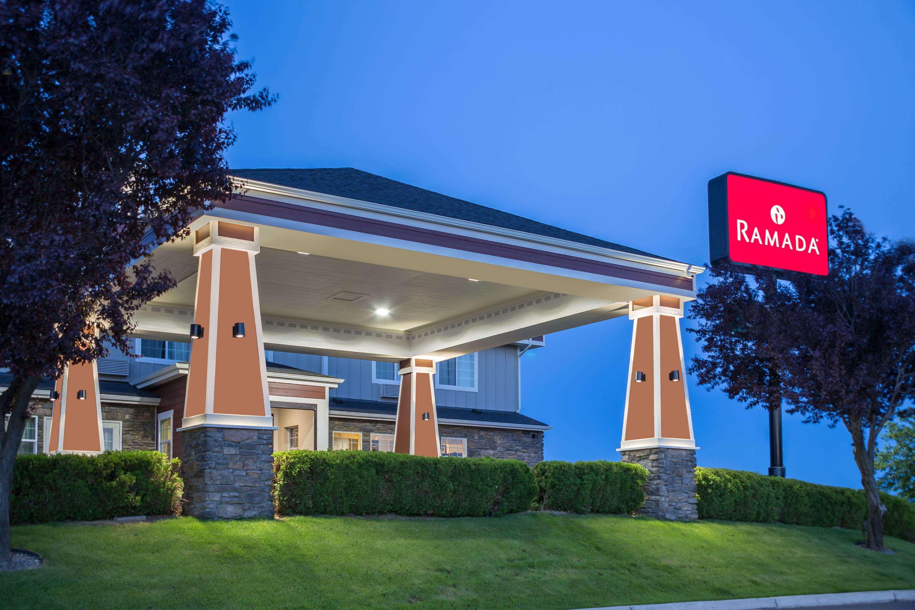 Ramada By Wyndham Moses Lake Esterno foto