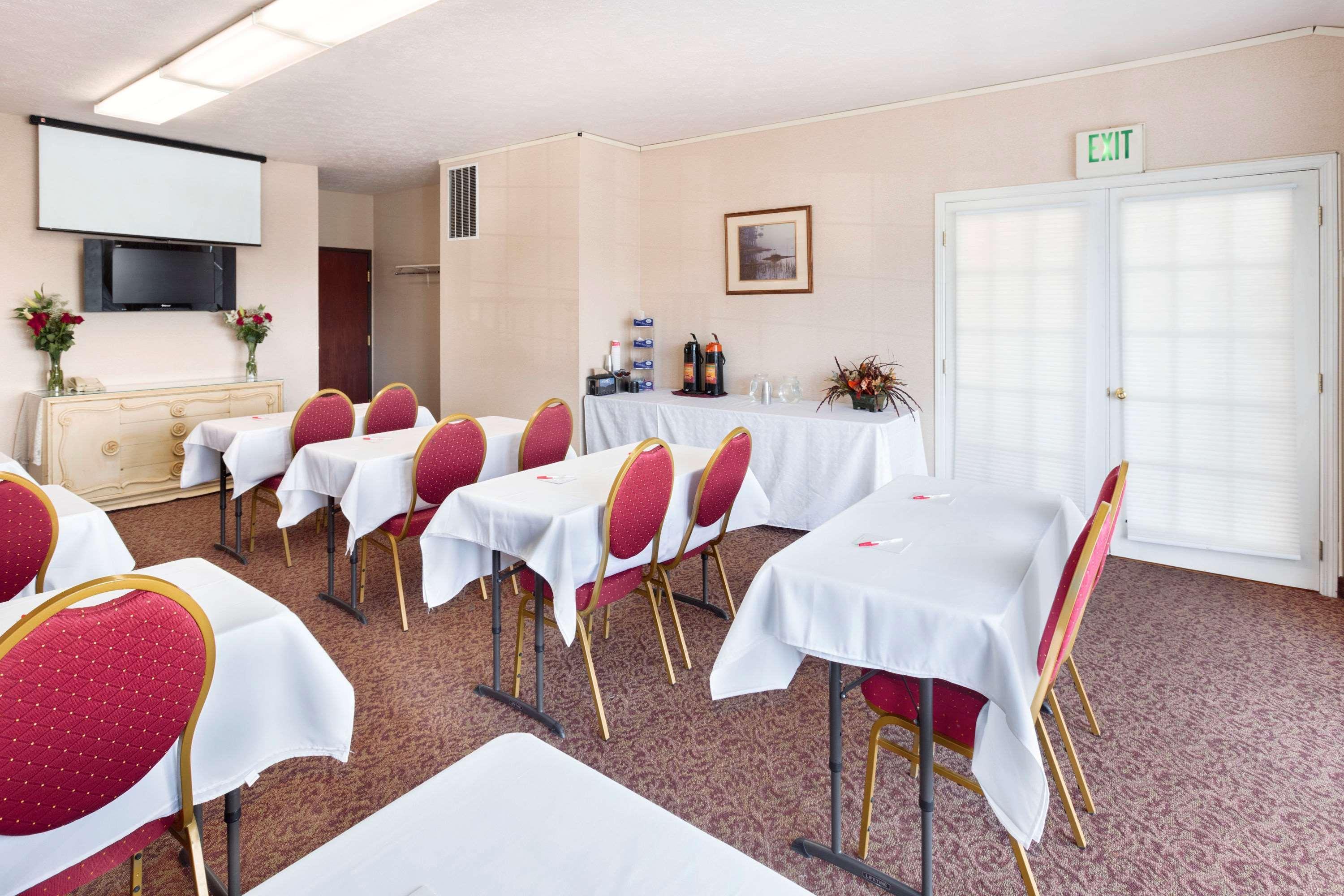 Ramada By Wyndham Moses Lake Esterno foto